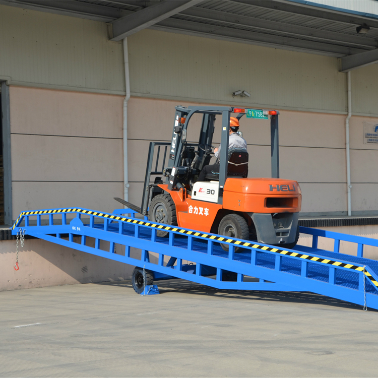 移動(dòng)式登車橋 移動(dòng)式登車橋